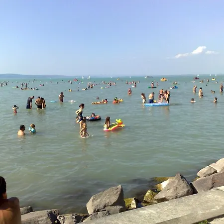 Balaton Vendeghaz שיופוק